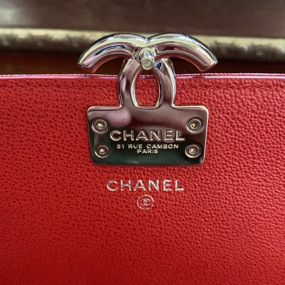 Chanel red lamb skin leather case - Picture 3 of 4